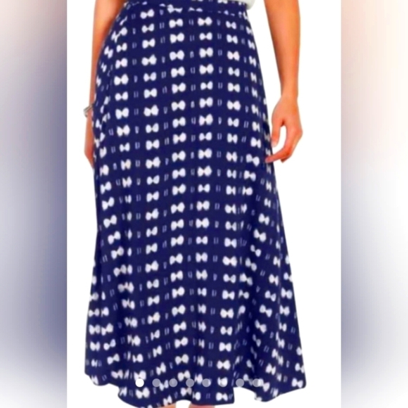 NWT MSRP $129 Ann Taylor BowTie Butterfly Flowing Seasonless Sz 0 Maxiskirt - Picture 1 of 4